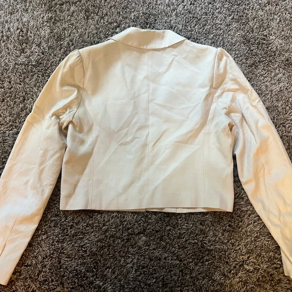 Paige Argentina Blazer in Ecru, Size 8. Double breasted, Cropped Cream Blazer. - Picture 4 of 6